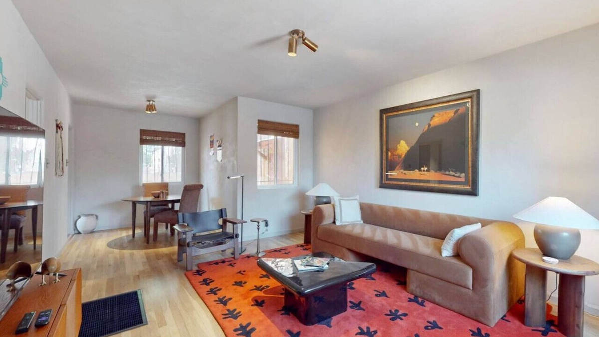 Raynolds Addition Apartment | King Bed | Centrally Located