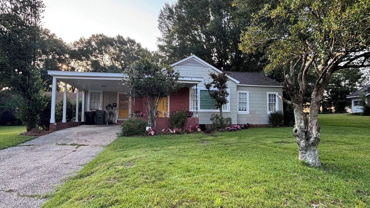 Hattiesburg House | KING BED! Cozy 2 Bedroom House Located in the Heart of Hattiesburg