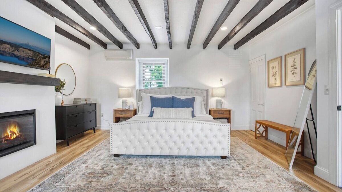 Parkesburg Apartment | King Bed, Cozy Patio Fire-Pit Area