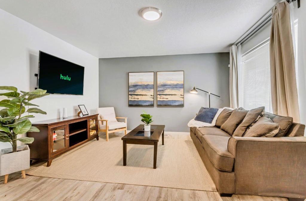 Sugar House Apartment | King Bed - Fast WiFi - Sugarhouse Health Center