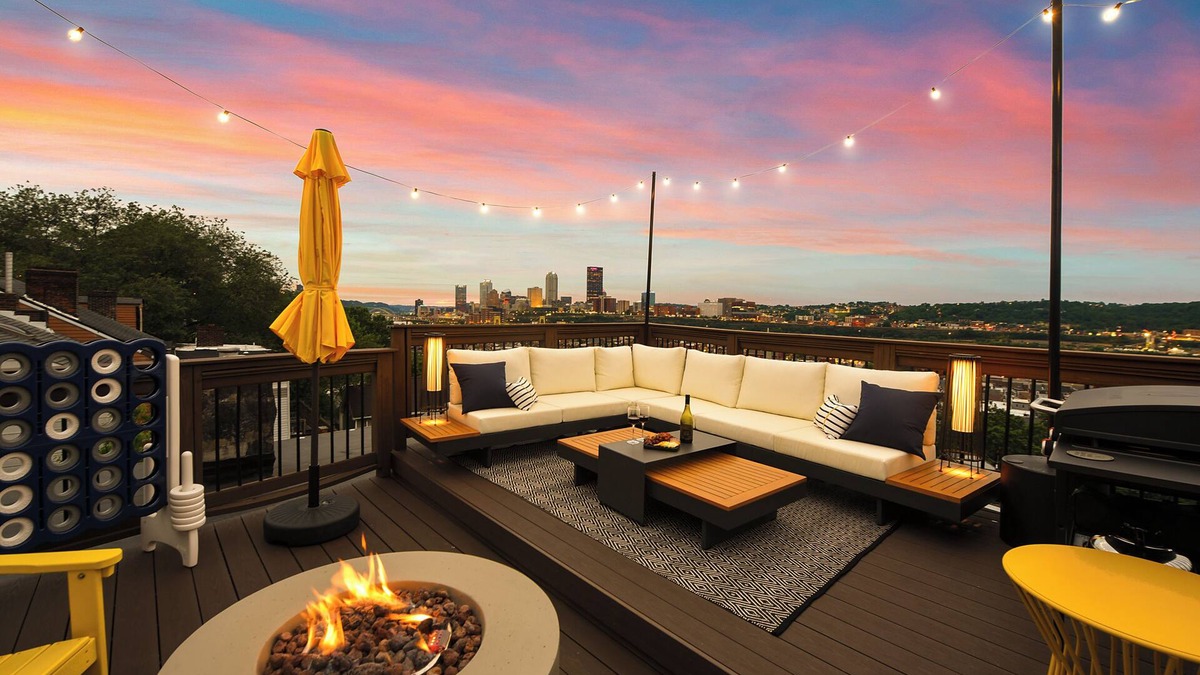 South Side Slopes House | King Bed Garage Rooftop Views Sleeps 14 Game room walk to Carson St