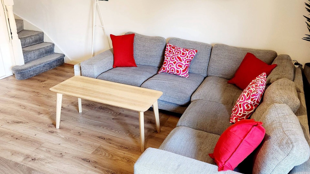 Dublin House | King Bed, Great Location, Close to City Centre/3Arena With Free Private Parking!