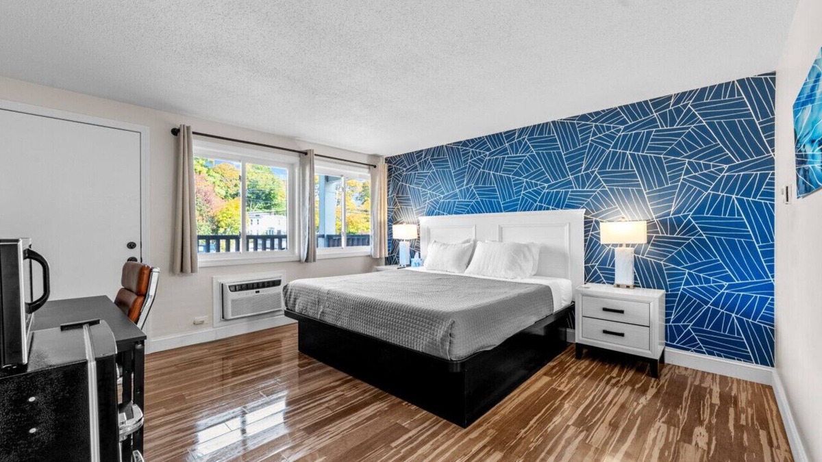 Marshfield Hotel | King Bed in Lux Boutique Hotel