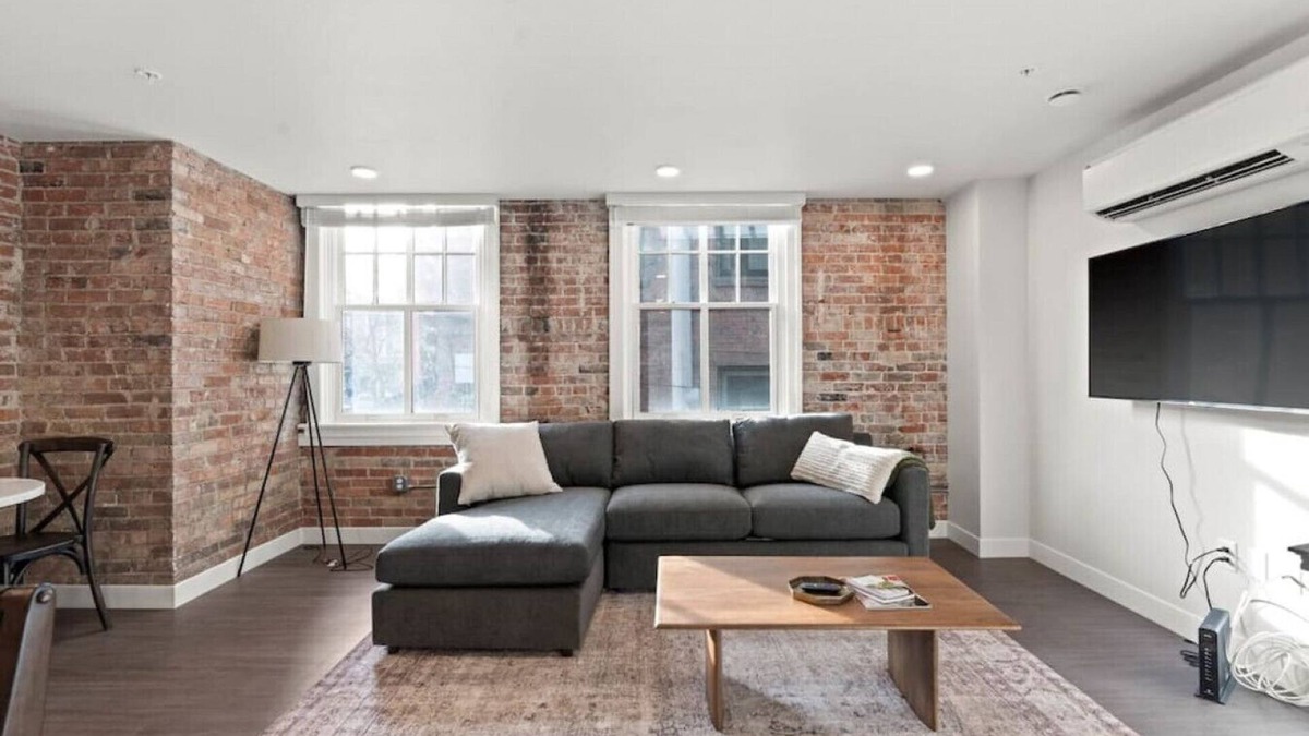 Riverside Apartment | King Bed! - J&K on Main Luxury Apartment 306