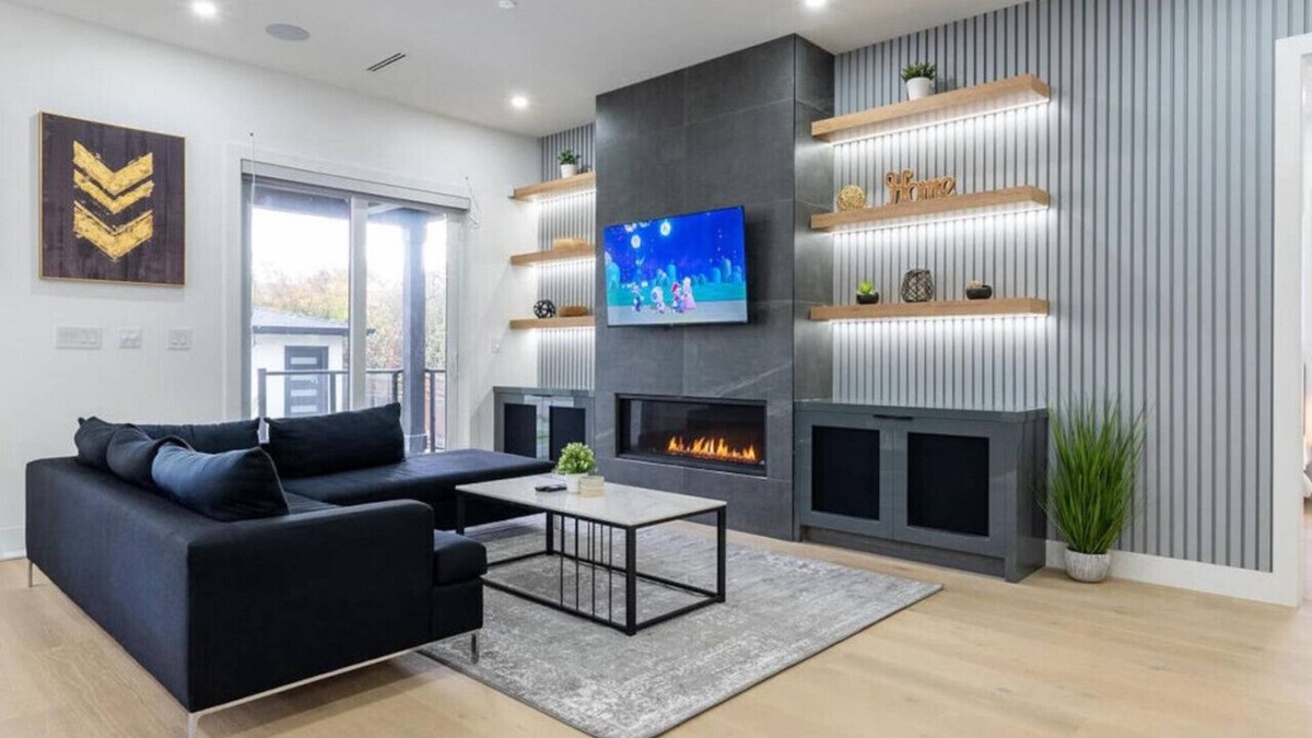 Delta House | King Bed Lux Entertainers` Home| Indoor Fireplaces