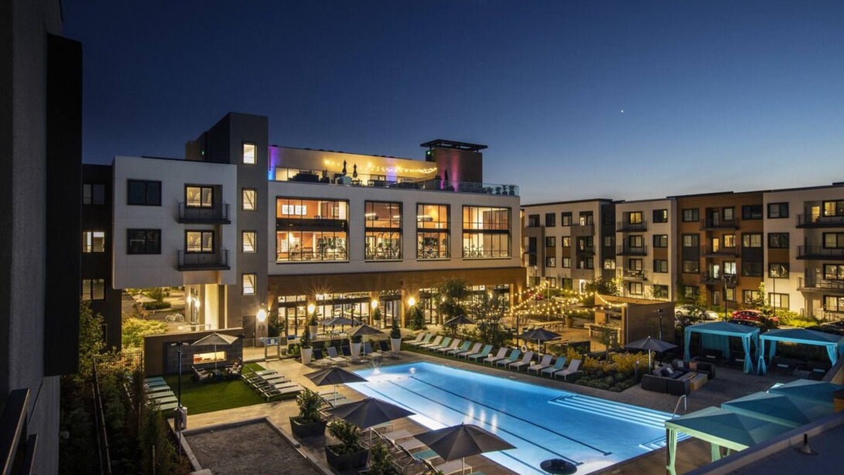 Menlo Park Condo | KING BED - Luxury FULLY FURNISHED Condo - 24/7 Gym Pool Jacuzzi in Menlo Park n