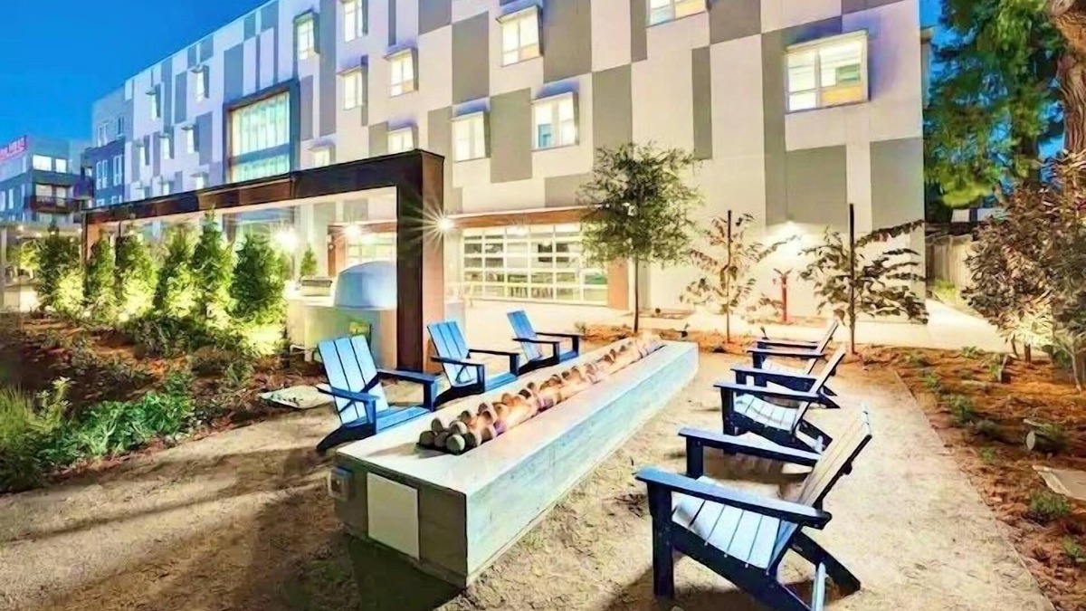 Mountain View Condo | KING BED - Modern FULLY FURNISHED Condo By Stanford & Google - Mountain View CAn