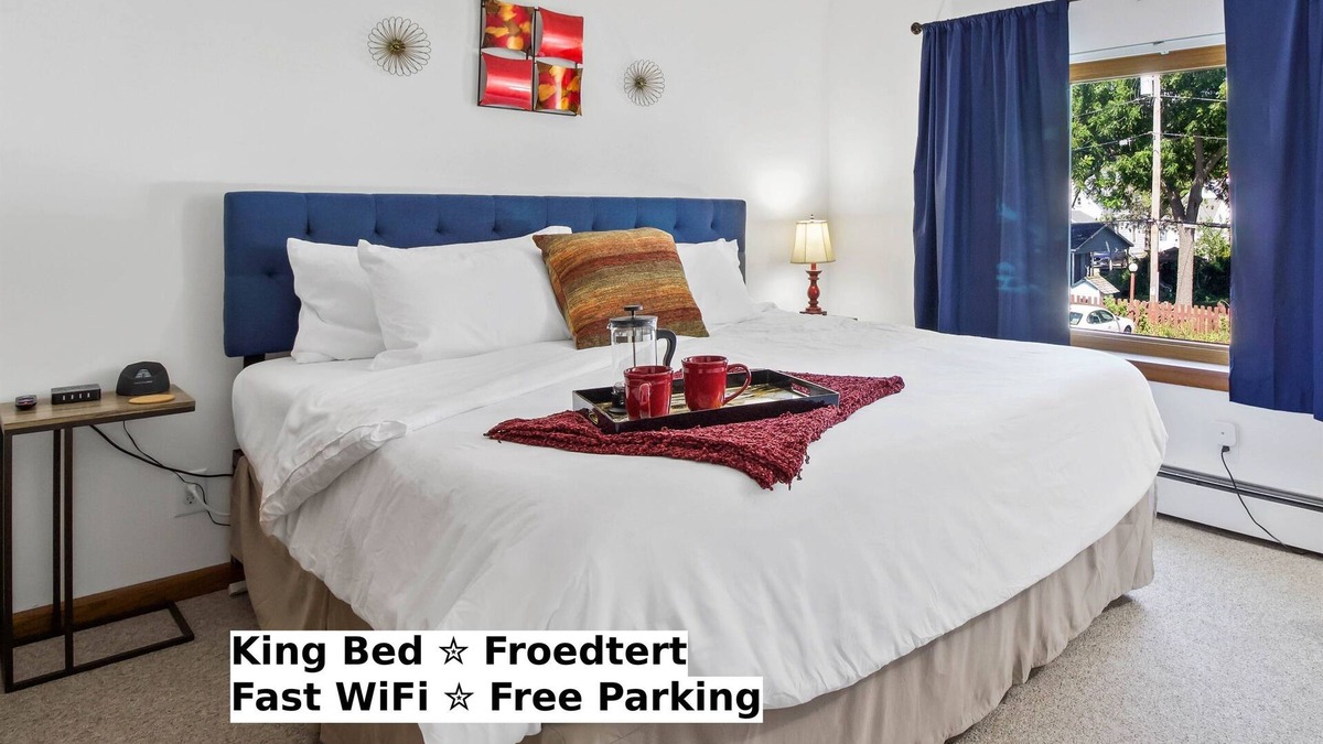 Wauwatosa Apartment | King Bed - Near Froedtert - FAST WiFi