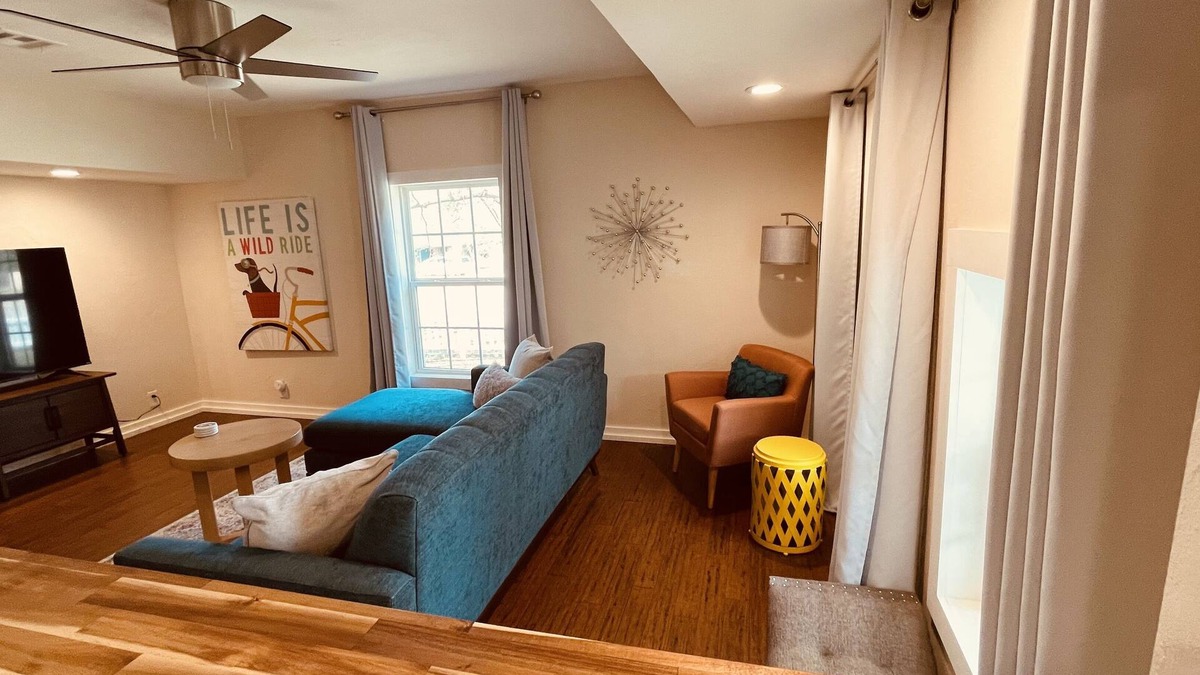 Norman House | King bed - Near The Mont and OU Campus