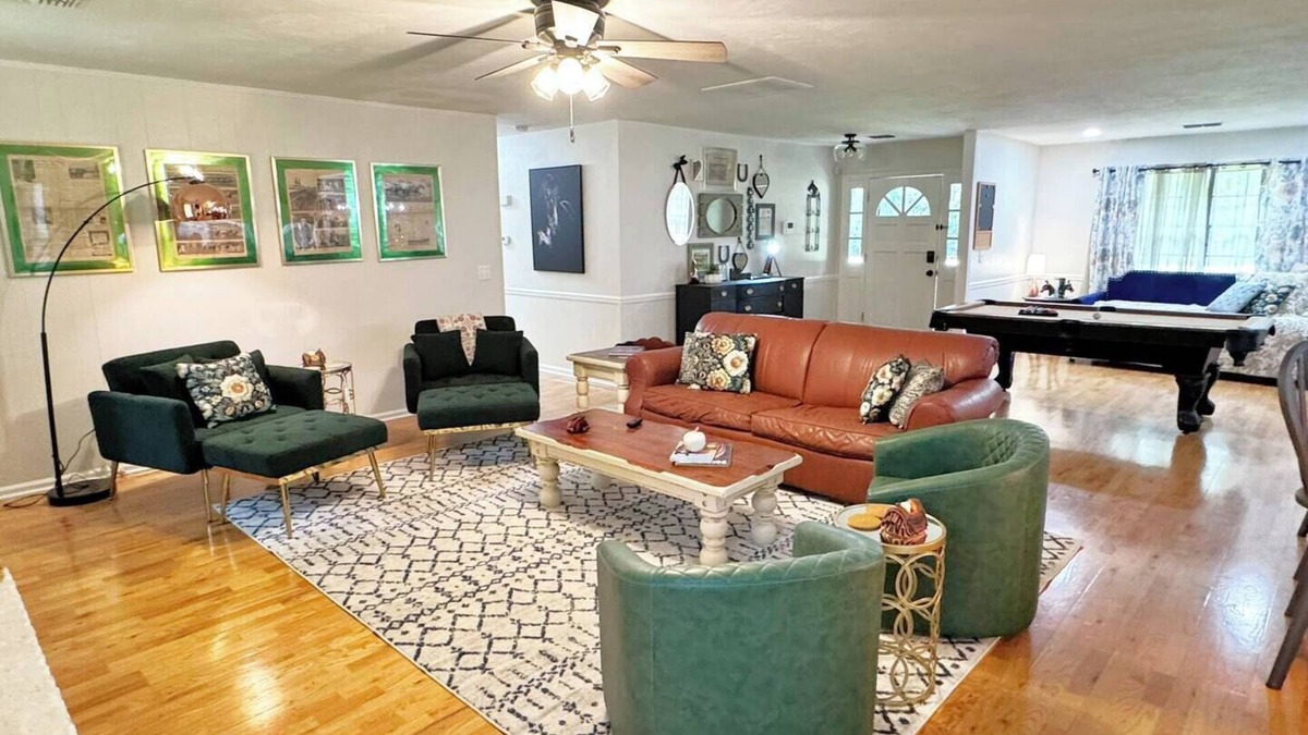 Tallahassee House | King Bed-Pets -Quiet-Huge fence Yrd