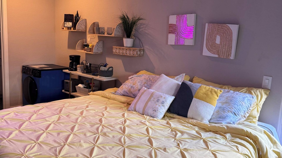 Maricopa County Apartment | King bed:private entry: bedroom