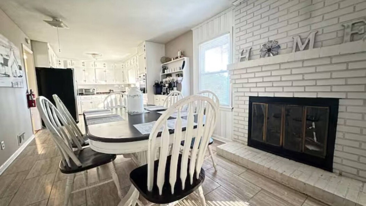 Roswell House | King bed, ranch on 1 acre, pets & long-term okay!