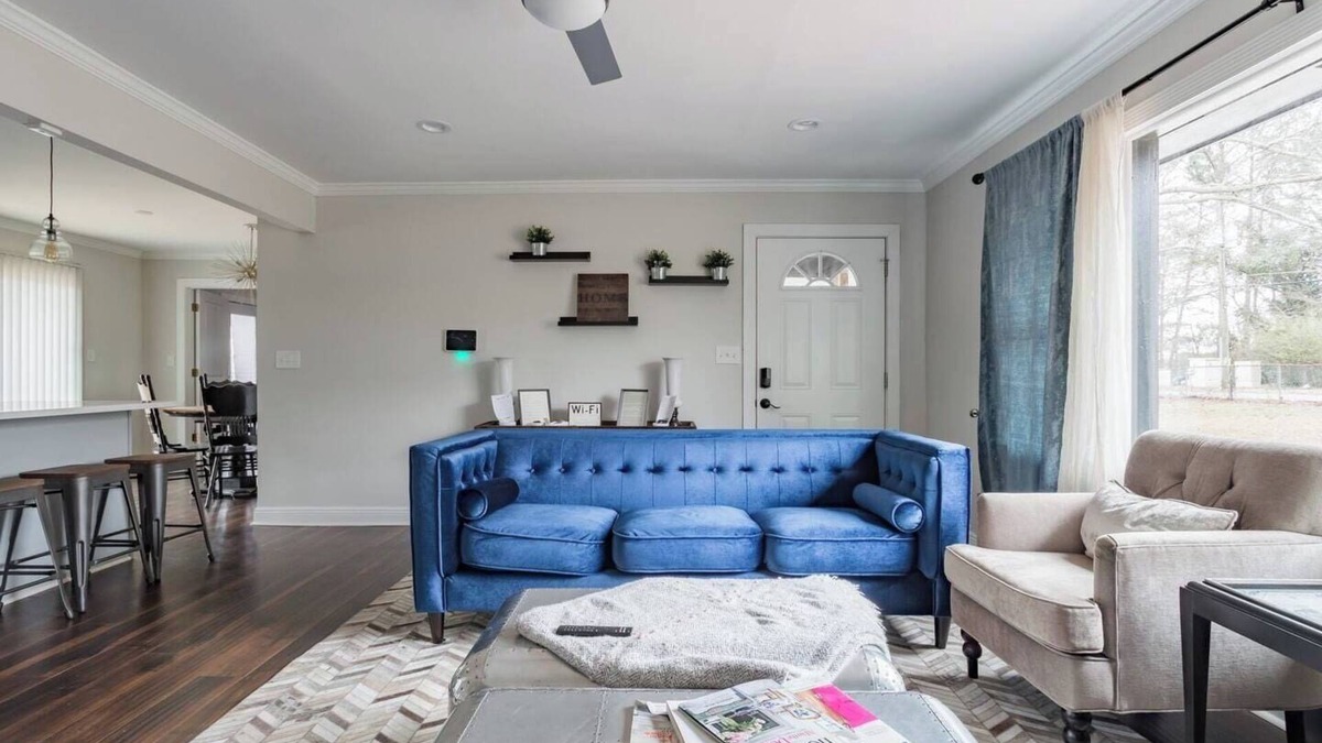 Belvedere Park House | King Bed + Wine Fridge + WFH Workspace + Pets