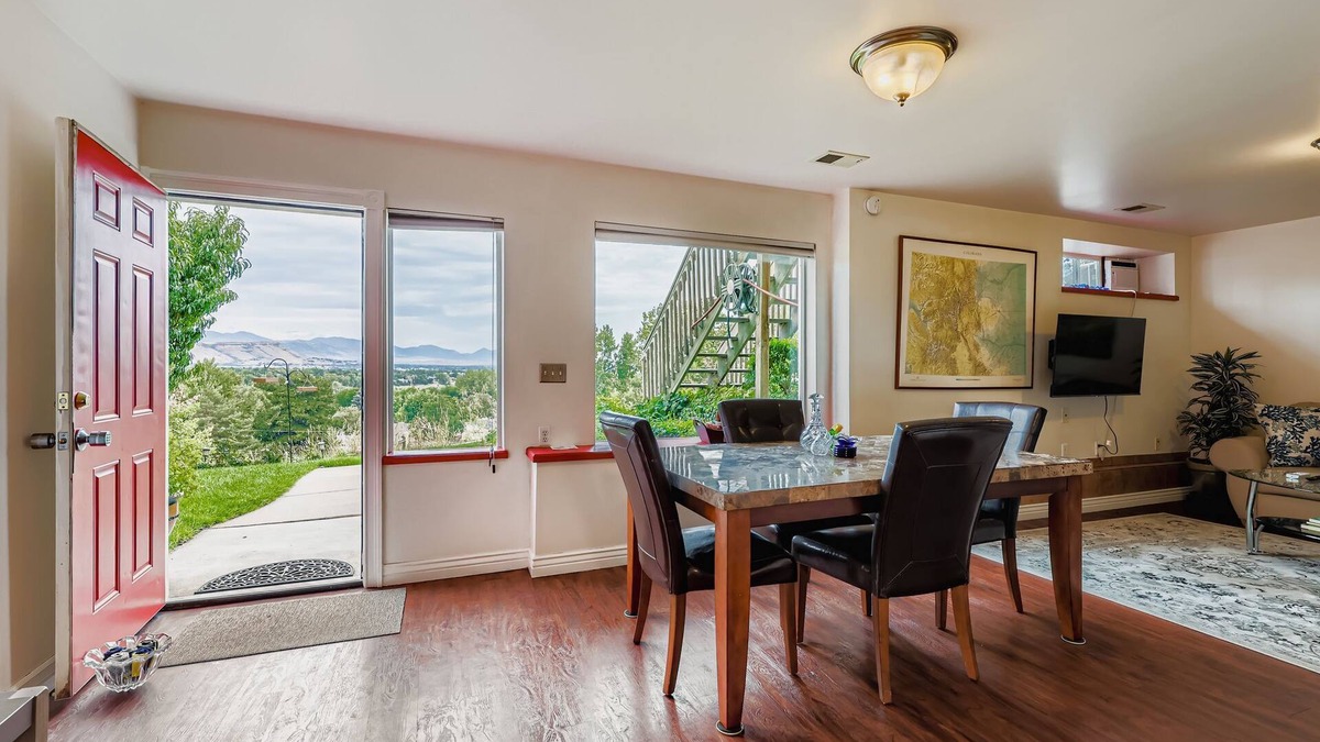 Lakewood Ski Chalet | King bedroom. Spacious living room. Dining area with glorious view. Full kitchen