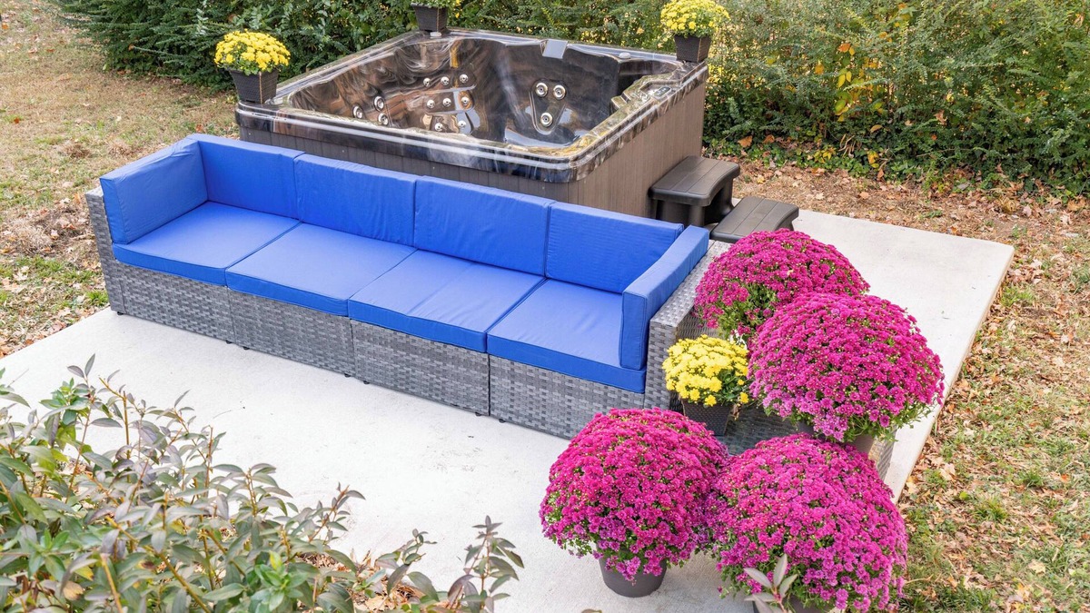 Winston - Salem House | King Beds Hot Tub Arcade Grill & Firepit