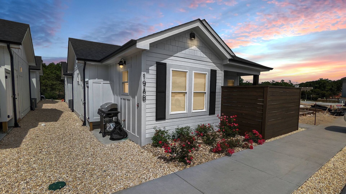Corolla Light Cottage | King & Bunk Beds, Beach Parking Pass, & Pets Stay Free
