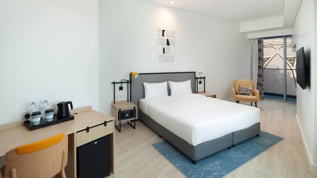 Dubai House | King Room Near Expo 2020 By Luxury Bookings