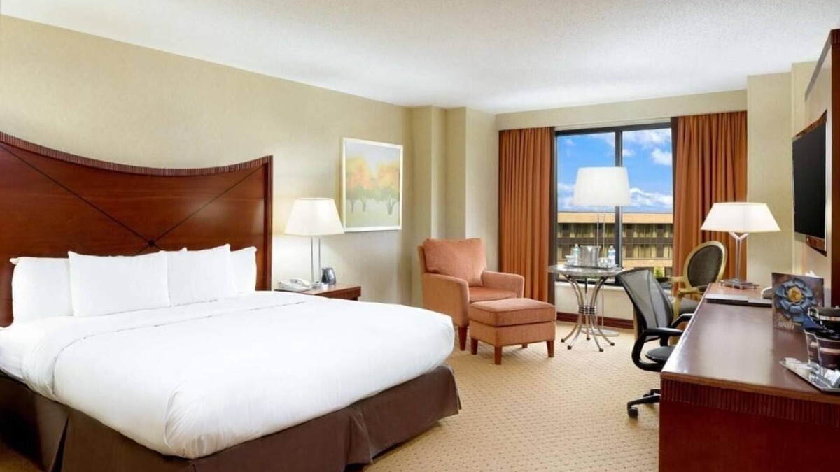 Herndon Apartment | King Room Near Hilton Gift Shop WDC