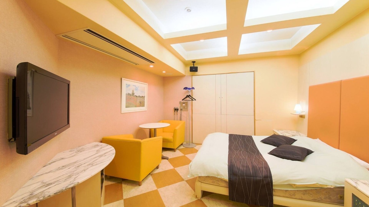 Uehonmachi Hotel | King room with extra bed/Osaka Ōsaka