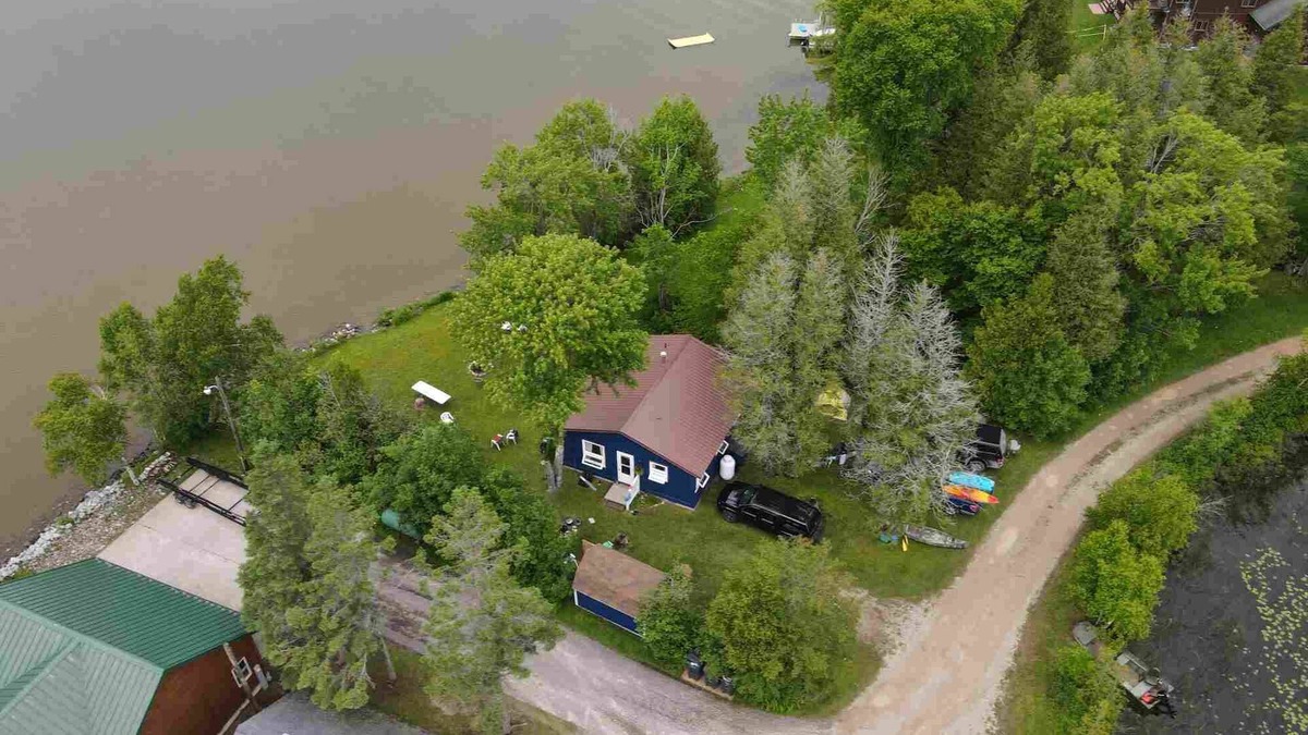 Moran Cabin | King's Cabin: Watch the Colors Change Over the Lake – Fall in Love with Autumn Again