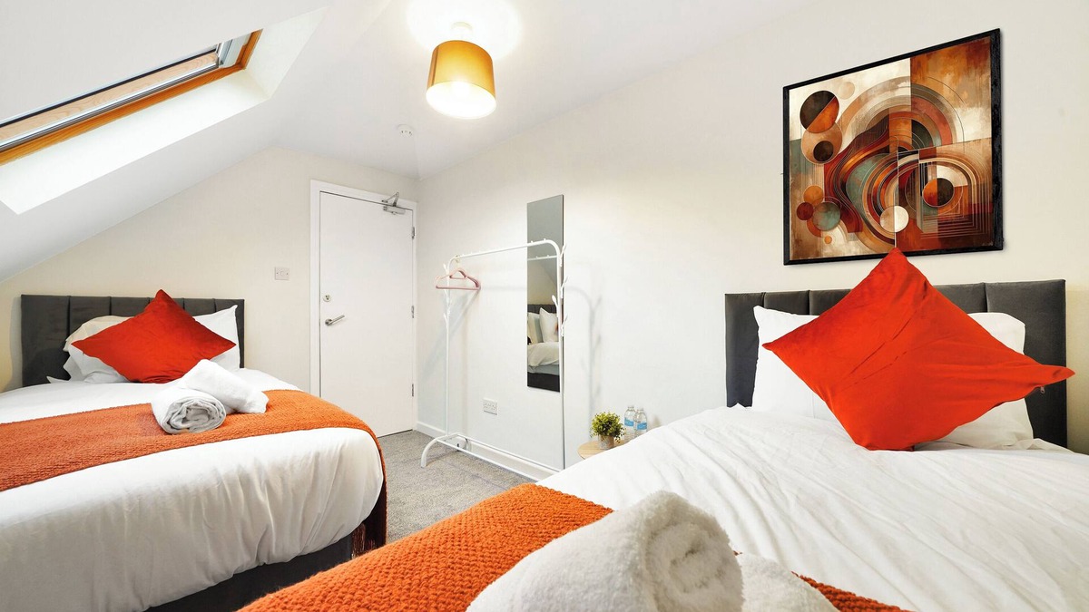 Spencers Wood Apartment | King Size beds, CCTV parking , Discounts