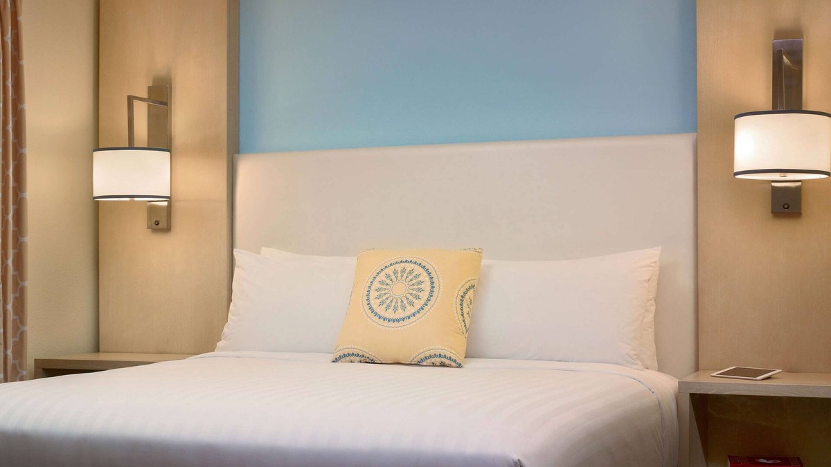 The Galleria Hotel | King Stay Near Houston Museum District and Houston Zoo! Free Parking, Pool!