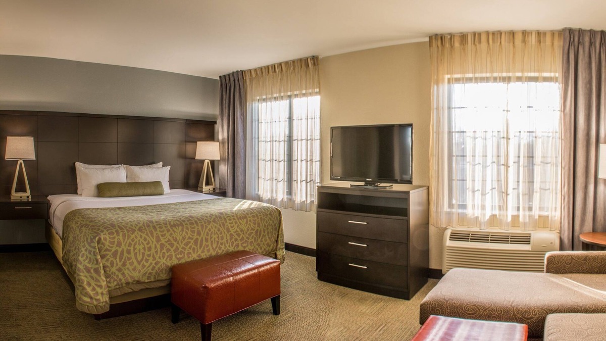 Schererville Apartment | King Studio. Free Breakfast. Indoor Pool.