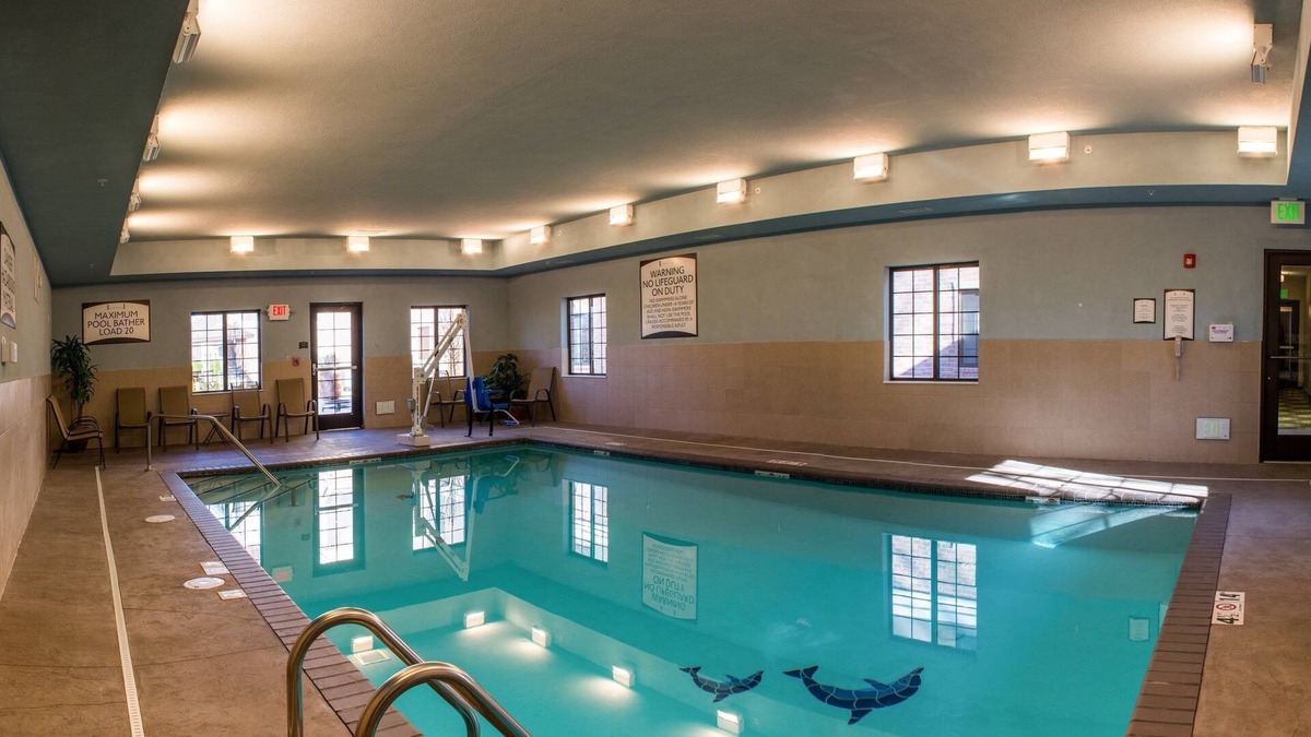 Schererville Apartment | King Studio. Free Breakfast. Indoor Pool. Gym.
