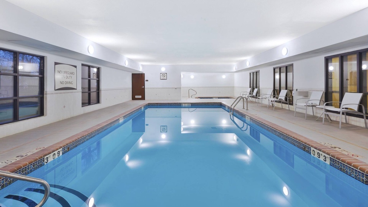 Columbia Apartment | King Studio near the University of Missouri | Fitness Center + Free Daily Breakfast