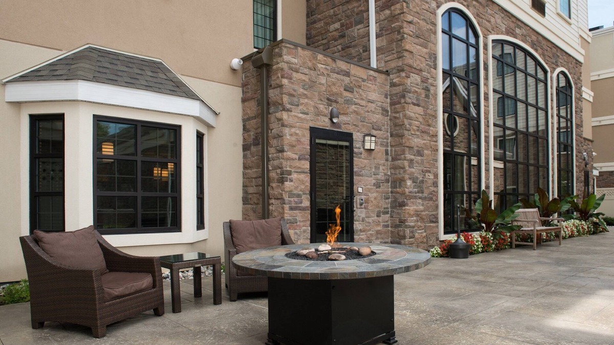 North Wales Apartment | King Studio | Pool & Whirlpool Access