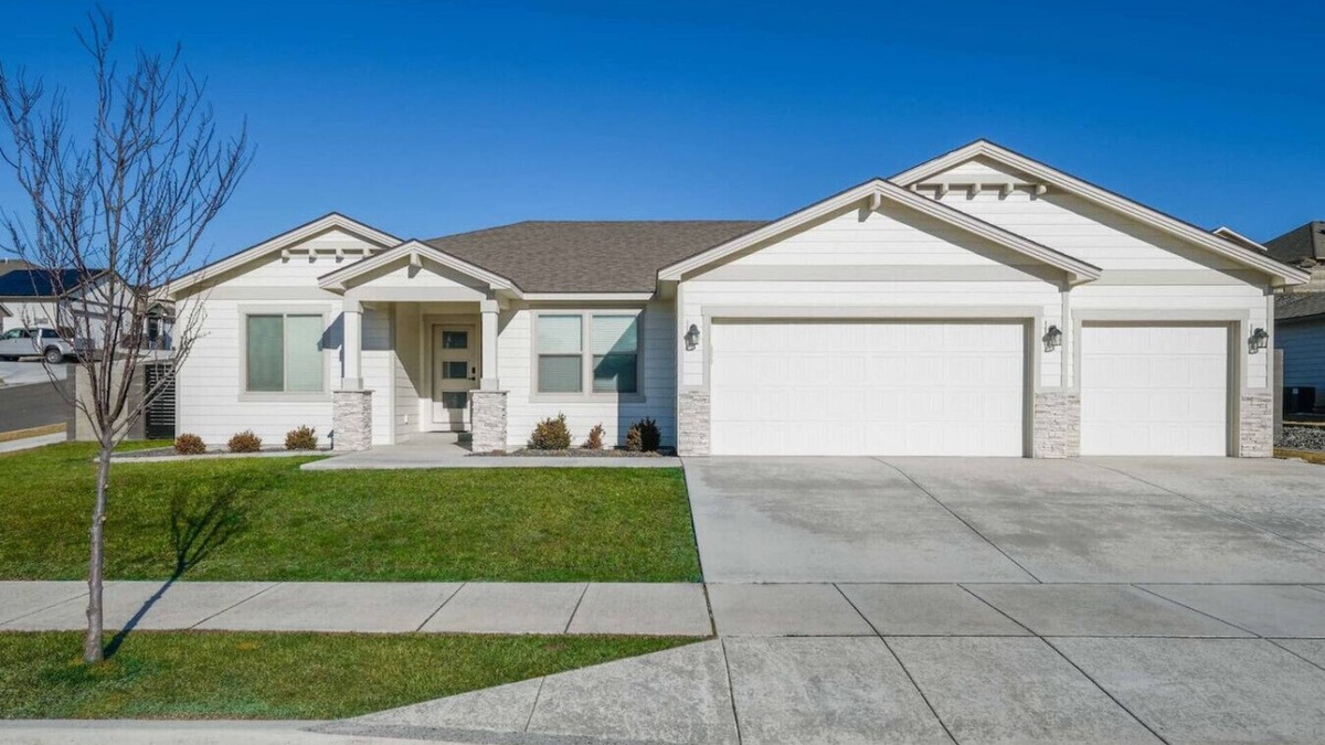 Tri-Cities House | King Suite, 3 Car Garage & Yard 4/2 - #5668-32
