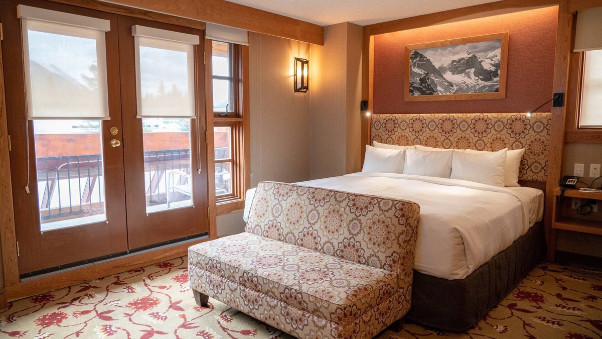 Banff Apartment | King Suite | Amazing Mountain Views