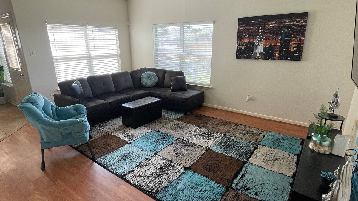 Greater Greenspoint House | KING SUITE COZY 3 BEDROOM 3 BATHROOM HOME near IAH|DOWNTOWN!
