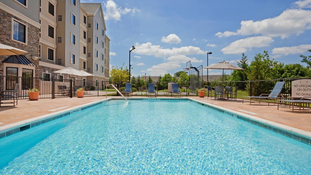 Concordville Condo | King Suite. Free Breakfast. Seasonal Outdoor Pool. Gym. Great for Business Travelers!