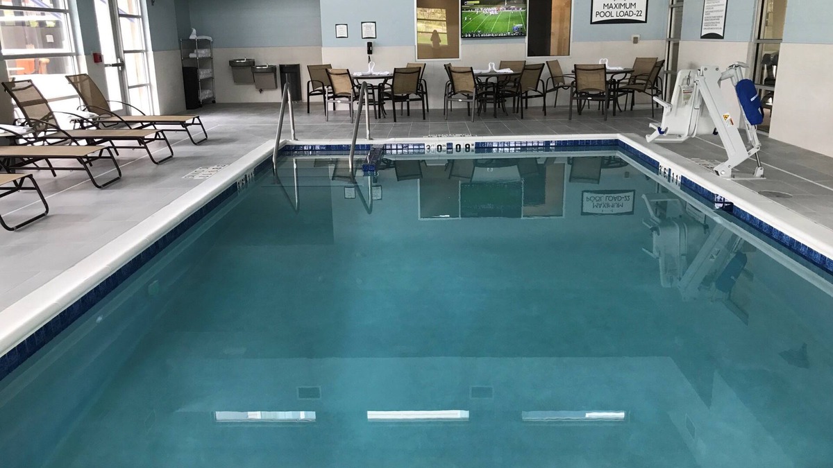 Madison Condo | King Suite. Free Breakfast. Pool with a Slide. Great for Business Travelers!