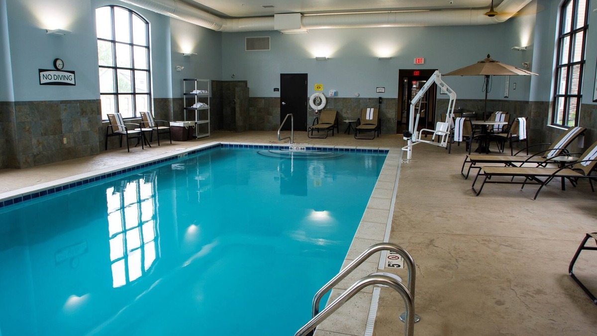 Lexington Condo | King Suite. Free Breakfast. Pool. Near University of Kentucky.