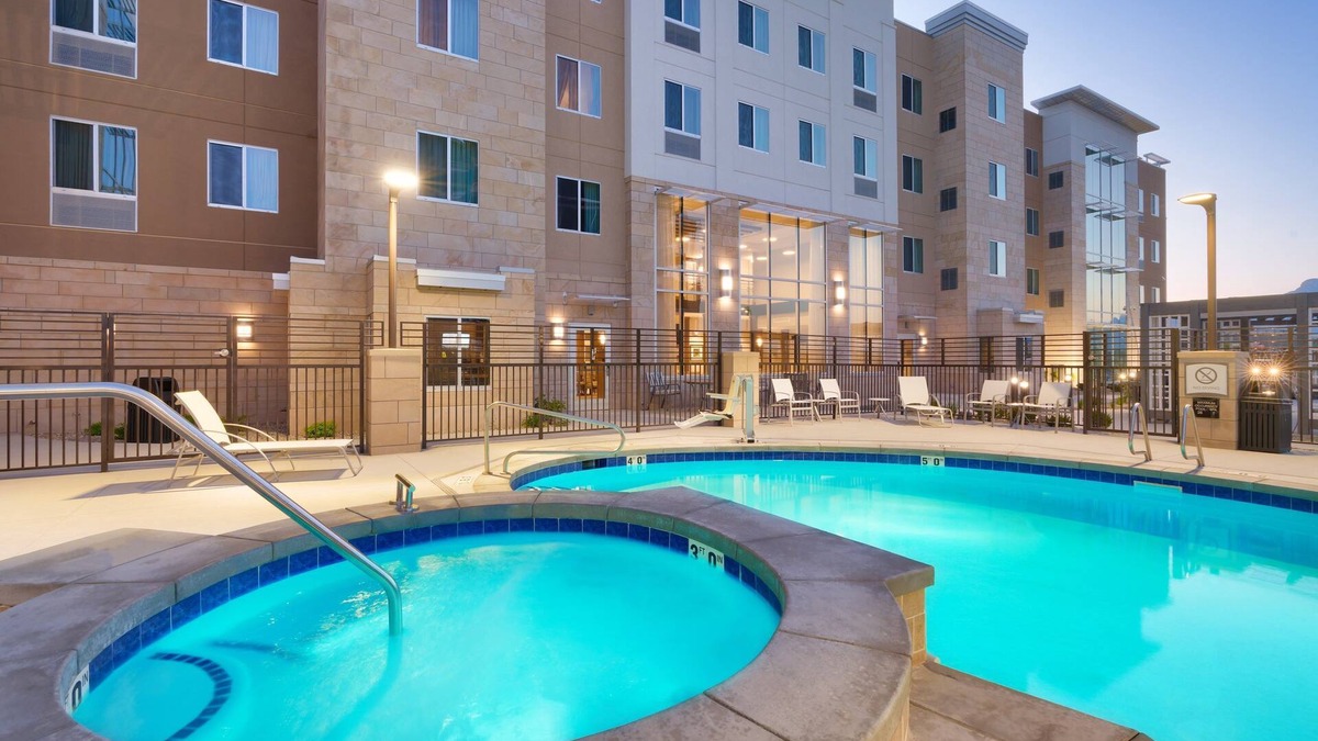 Lehi Condo | King Suite. Free Breakfast. Pool & Hot Tub. Gym. Great for Business Travelers!