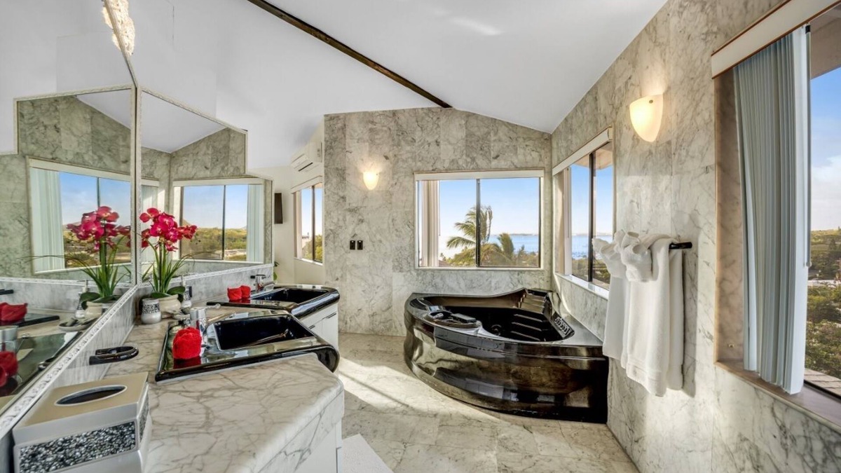 Kailua Villa | King Suite Oasis: Unwind with Jacuzzi & Bay Views (Unit B)