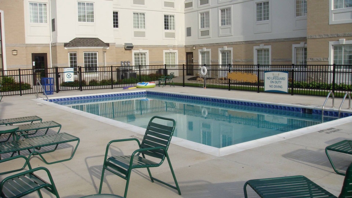 Mayfield Heights Condo | King Suite with a Jacuzzi Tub | 24-Hour Business Center, Fitness Center + Free Daily Breakfast