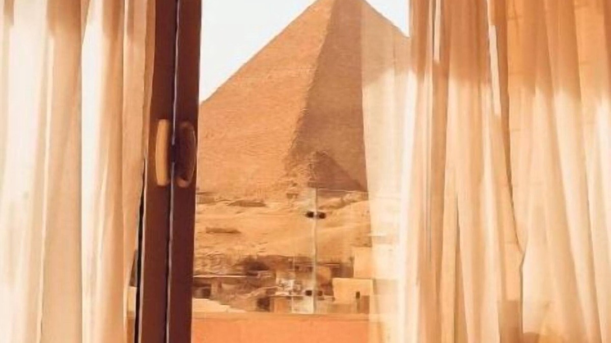 Al Manial Apartment | King Suite with Balcony Side view