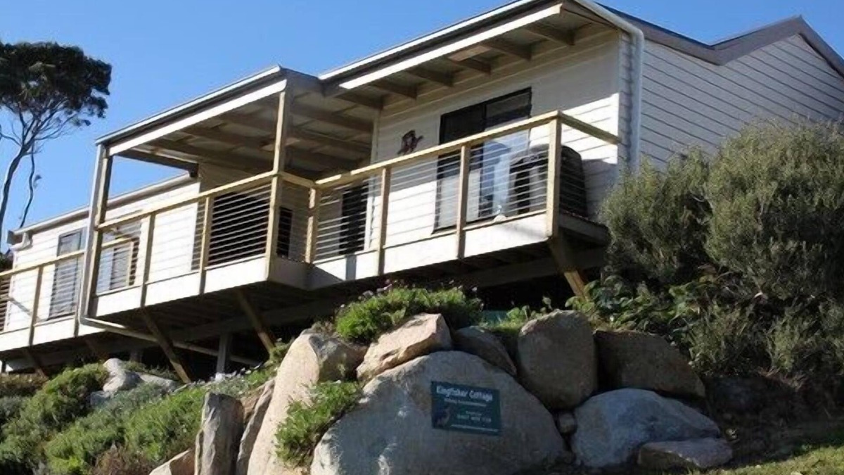 Binalong Bay Cottage | KINGFISHER COTTAGE Beachfront at Bay of Fires
