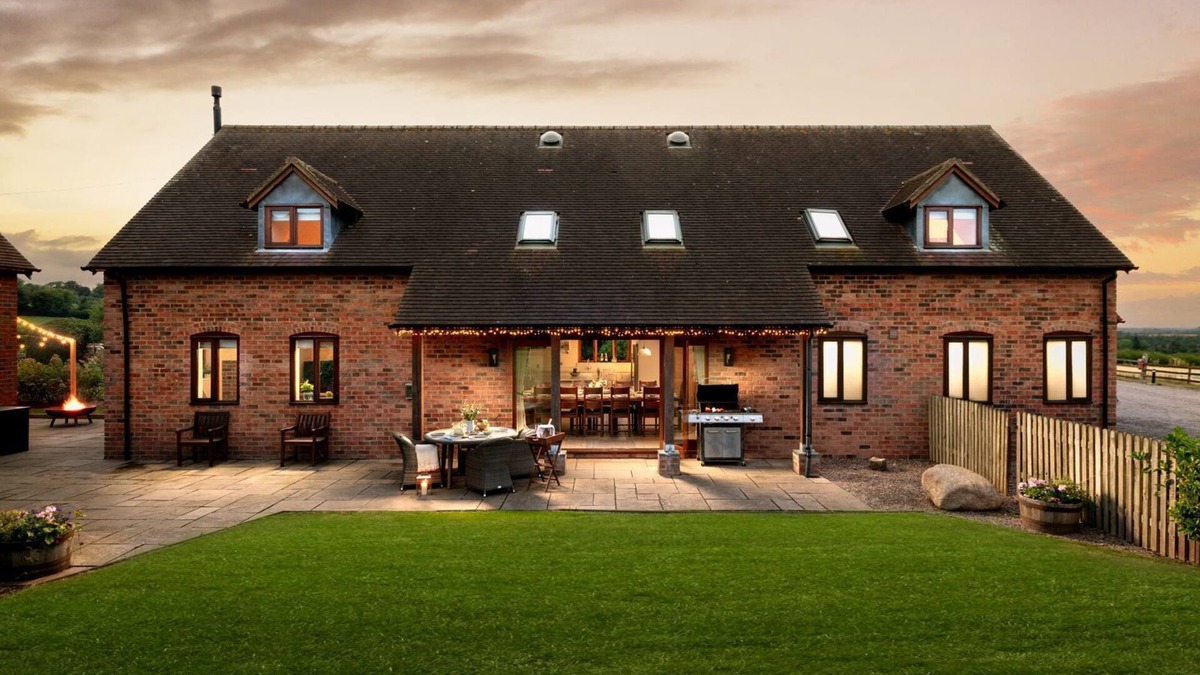 Chelmarsh Cottage | Kingfisher Cottage - sleeps 14 guests in 6 bedrooms