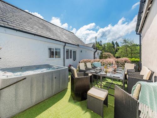 Pentrefelin House | Kingfisher