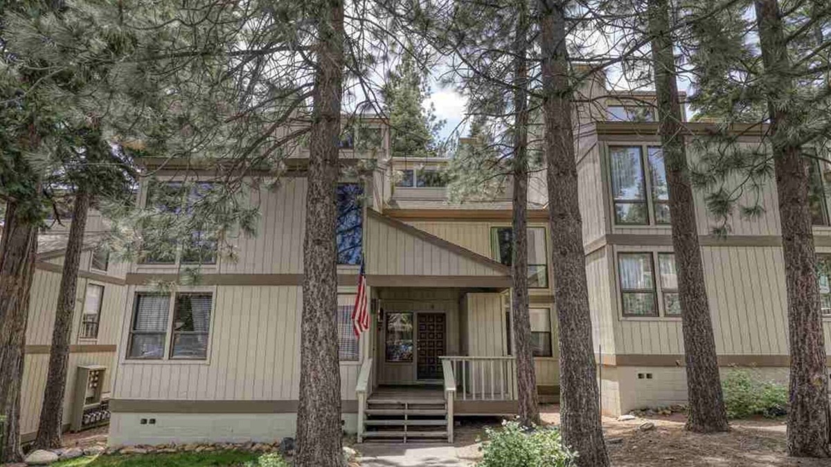 Kings Beach House | Kings Beach 2 bed townhouse minutes from Lake Tahoe and Northstar