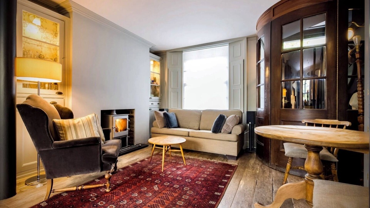 Kings Cross St. Pancras House | Kings Cross, renovated period property, quiet tree lined street, central London