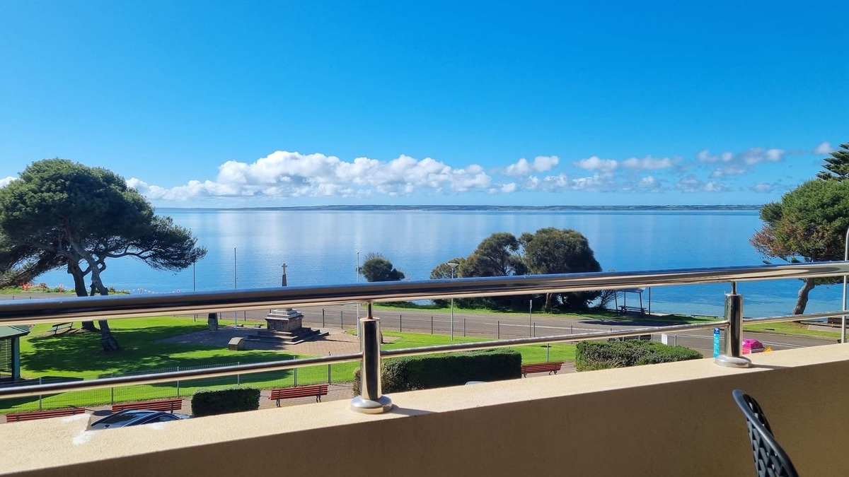 Kingscote House | Kingscote Terraces #2: Ocean Views, Town Location, Premium Property, Wifi, AC