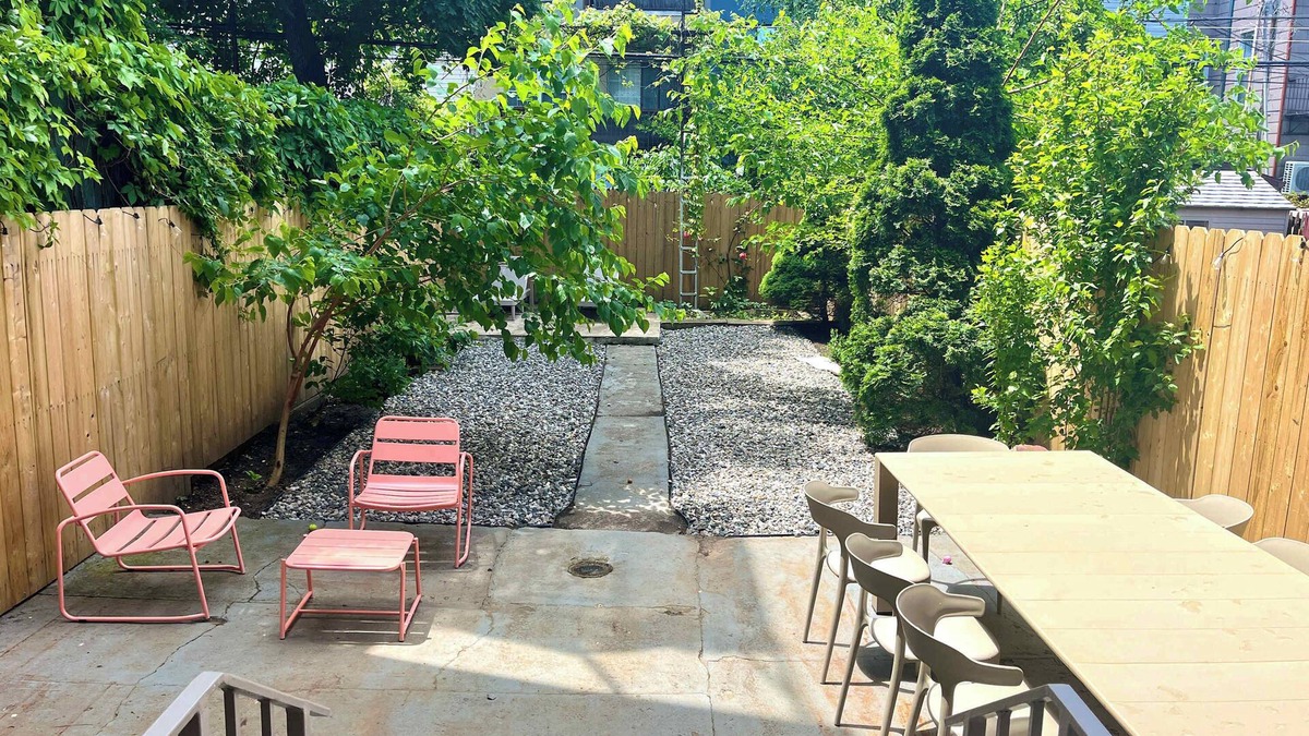 Greenpoint Apartment | Kingsland by Rove Travel | 2BR Duplex w/Backyard