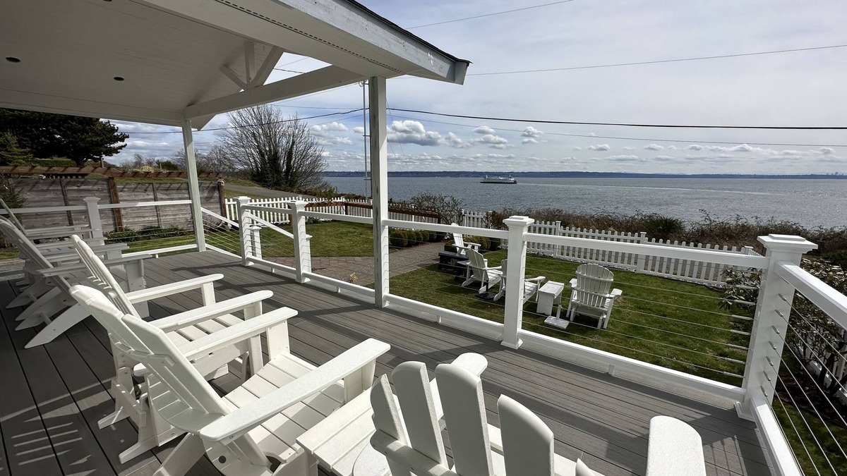 Kingston House | Kingston Cottage- waterfront views, steps to beach & downtown- the best of PNW!
