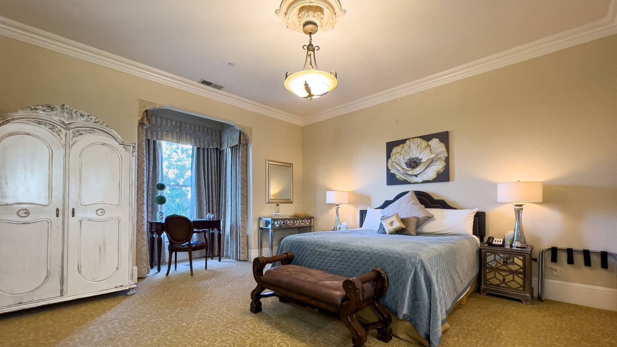 Salinas House | KINGSUITE in Mansion Mins to Beach Monterey Carmel