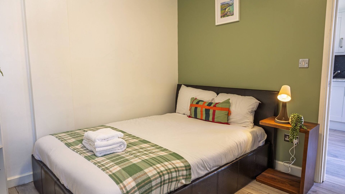 Basildon Apartment | KingsVilla Annex | Basildon
